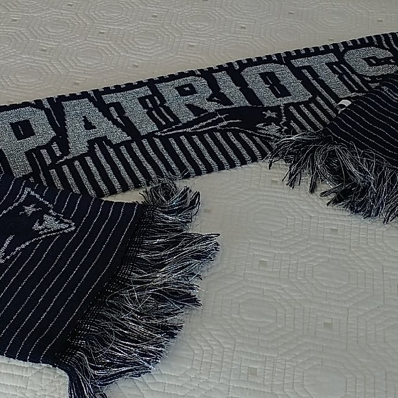 PATRIOTS Navy and Metallic Silver Patriots Scarf - Picture 1 of 8
